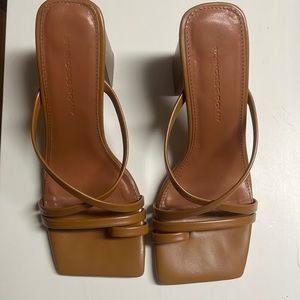 Square toes camel sandals that level up any outfit!